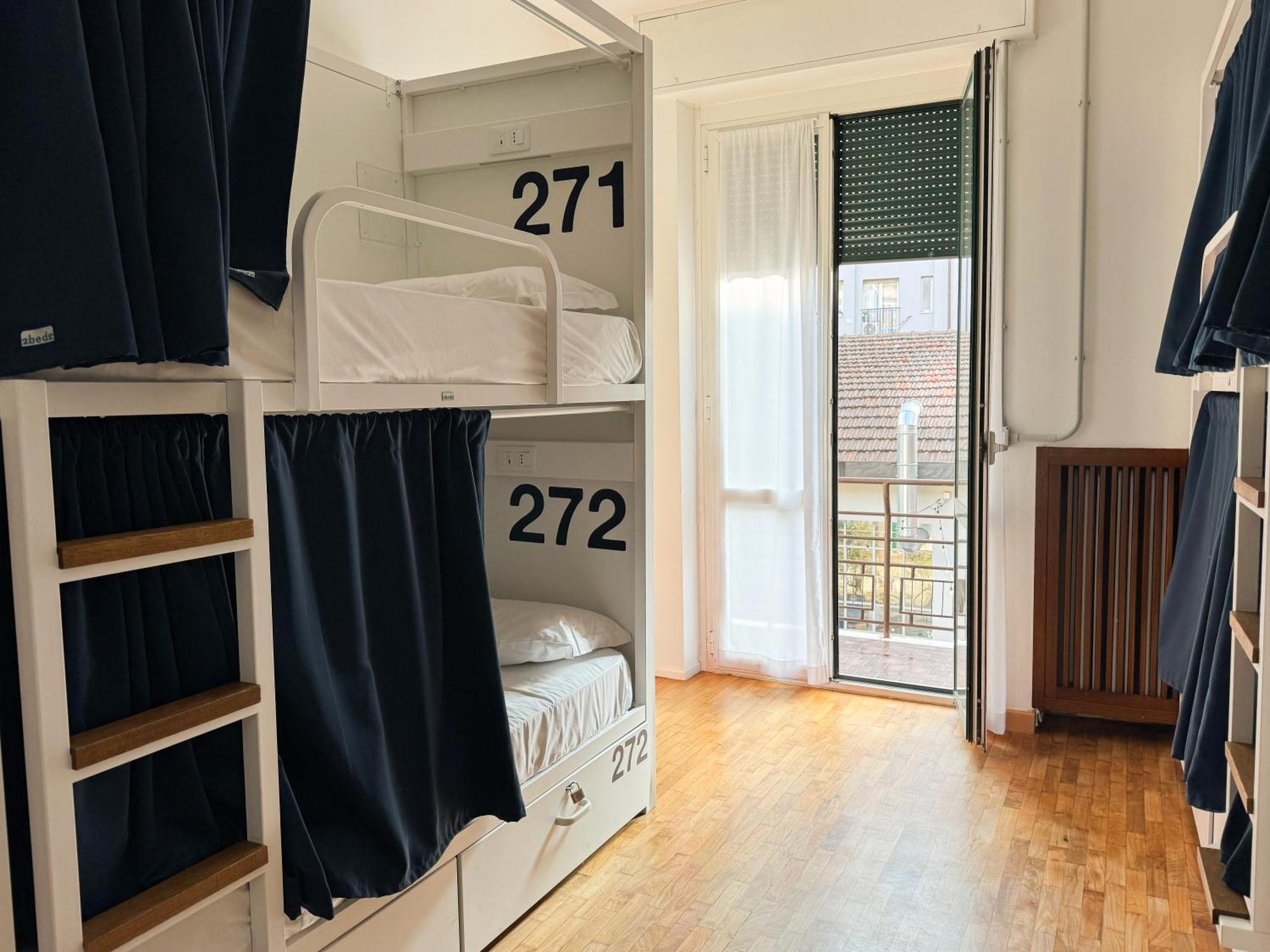 Bovisa Urban Garden Hostel - Milan — Foto 1